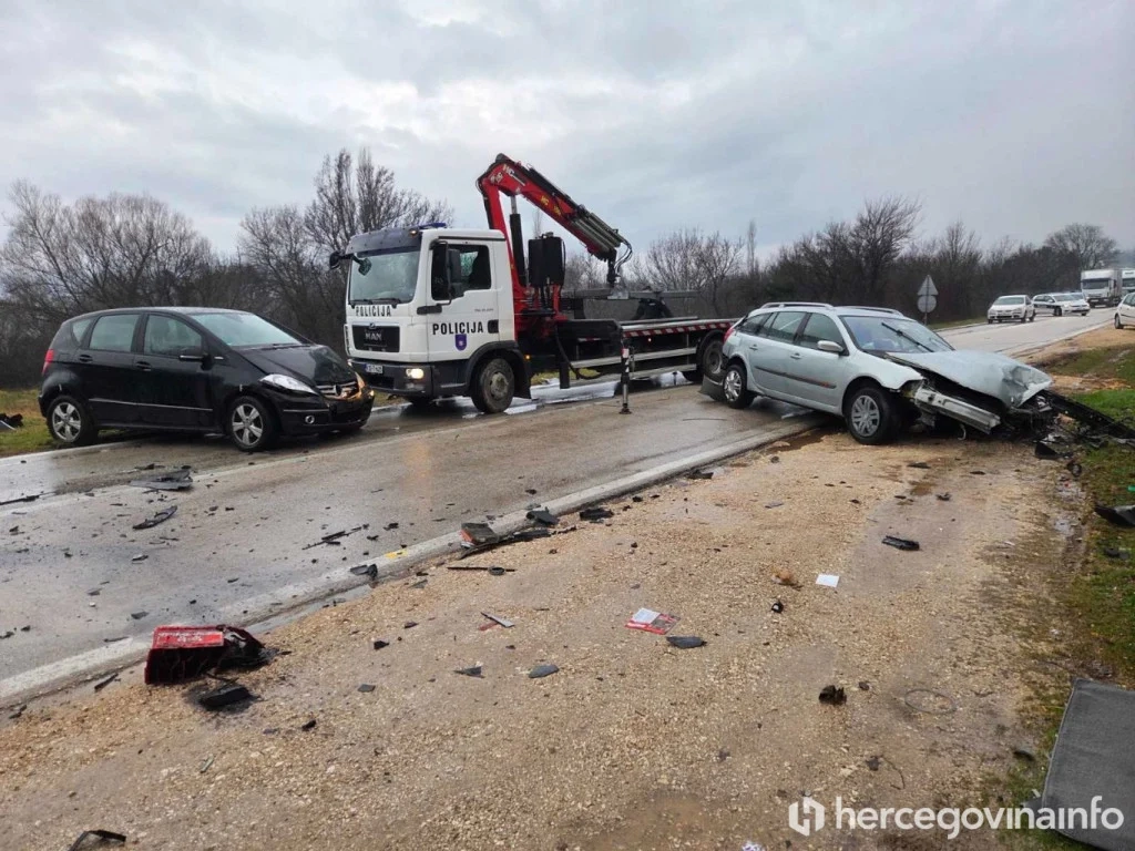 Teška prometna nesreća u Dobriču: Jedna osoba smrtno stradala, dvije ozlijeđene